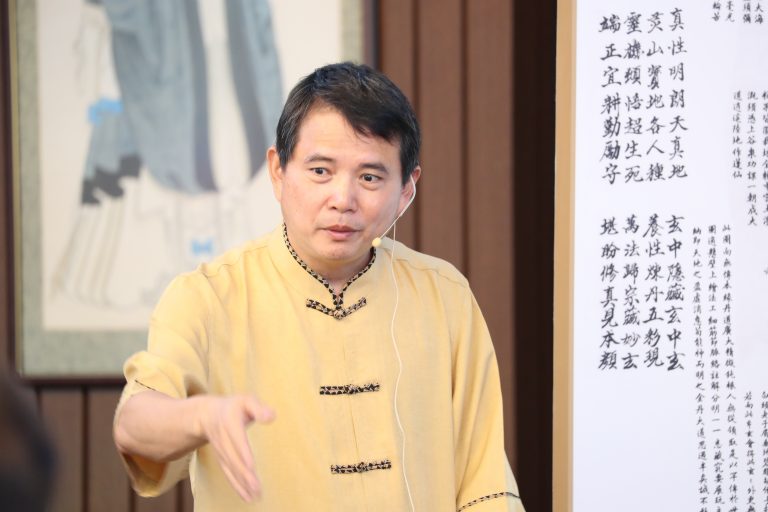 一双慈悲的眼神 